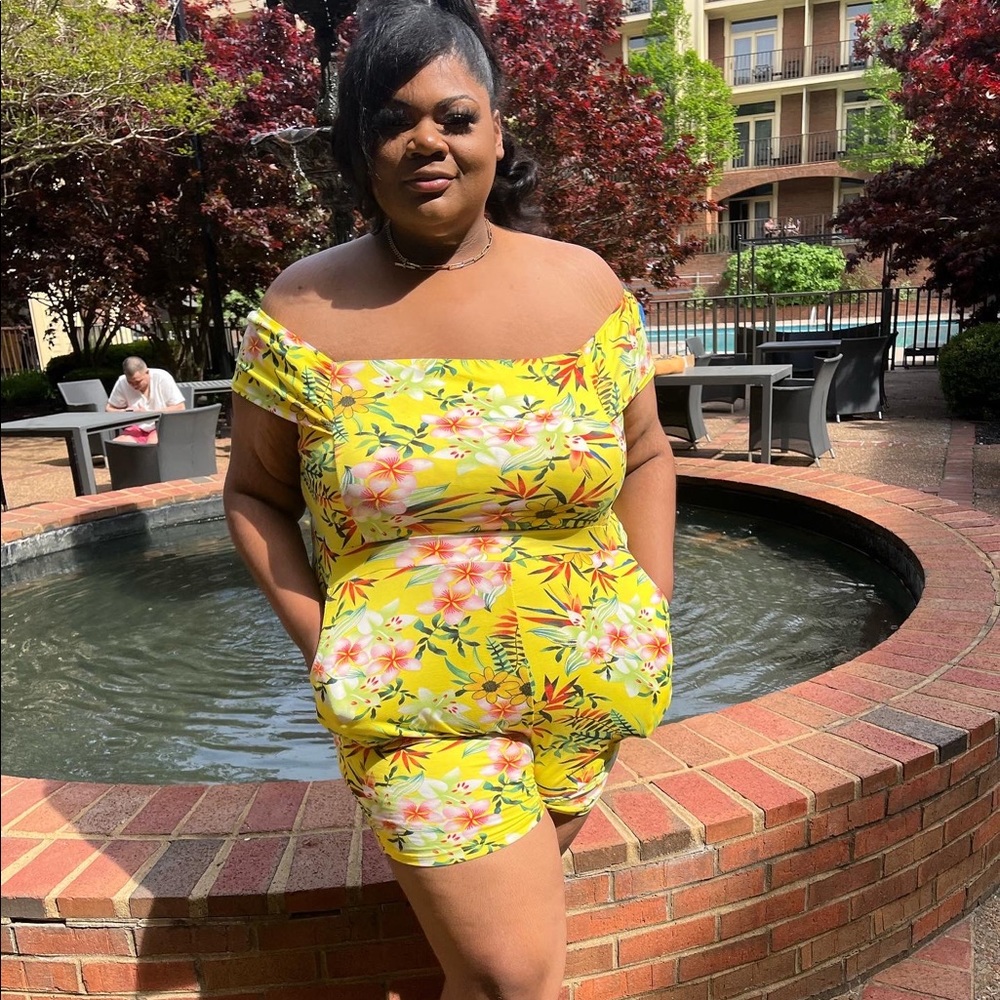 Holding On Off Shoulder Romper W. Pockets - Picture 2 of 2